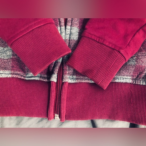Souvenirs Northern Canada Moose Zip Up Hoodie Maroon Plaid Child Size 8 - Picture 4 of 11